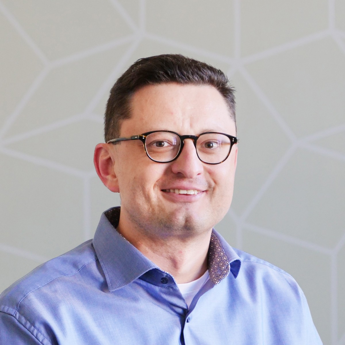 Dr.  Christoph Fik